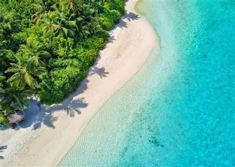 Hidden Beaches: Maldives or Zanzibar? | Audley Travel