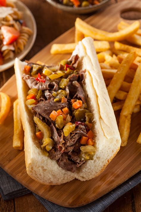 Onion, ground beef, bacon fat, sandwich, iceberg lettuce, fresh tomatoes and 5 more. Chicago Style Italian Beef Sandwich Recipe | CDKitchen.com