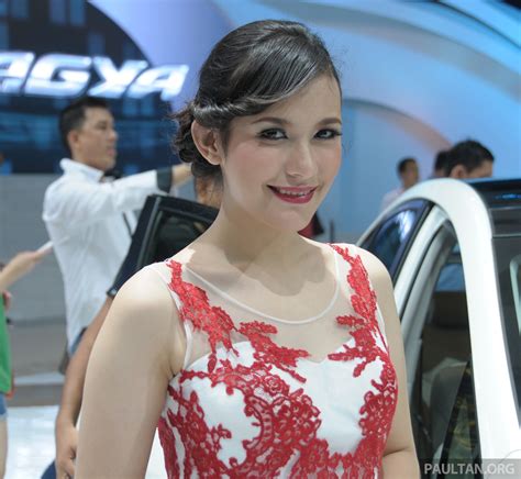 Bebas pakai untuk komersil, blog, desain dan lainnya. GALLERY: Koleksi foto cewek cantik dari IIMS 2013 Image 201313