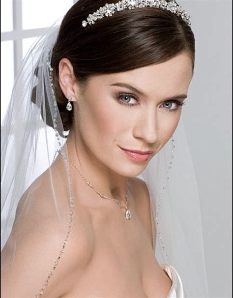Bridal Hairstyles For Short Hair With Veil 15 Beautiful Veiled Short