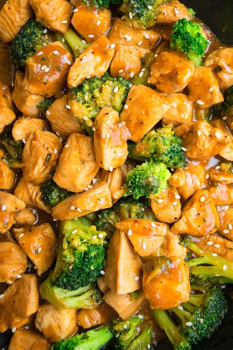 Once it turns color, let the heat of the wok to brown the chicken pieces. Chicken and Broccoli (One Pot) | One Pot Recipes