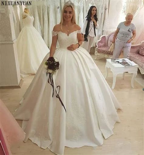 Plus Size Ball Gown Wedding Dresses Sweetheart Off Shoulder Appliques Satin Backless Wedding