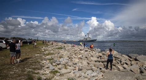 Us Navy Destroyer Uss Farragut Deploys With George Hw Bush Carrier