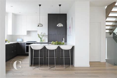Black cabinets on the bottom (like the black trousers) and white cabinets on the. Modern Kitchen with Black and White Tuxedo Cabinets - Modern - Kitchen
