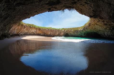 The Hidden Beach A Small Paradise Below The Island Unusual Places