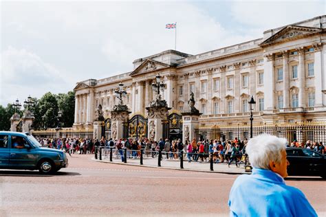 You Can Now Get Buckingham Palace Gin For Sale Online