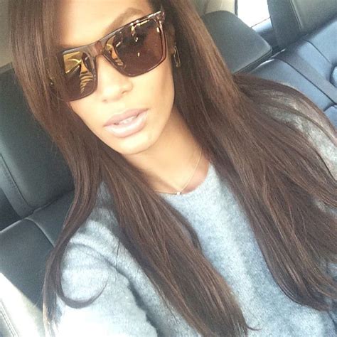 How To Take A Supermodel Selfie Celebrity Selfies Joan Smalls Supermodels