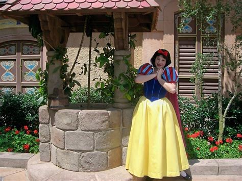 Unofficial Disney Character Hunting Guide Epcot World Showcase Characters