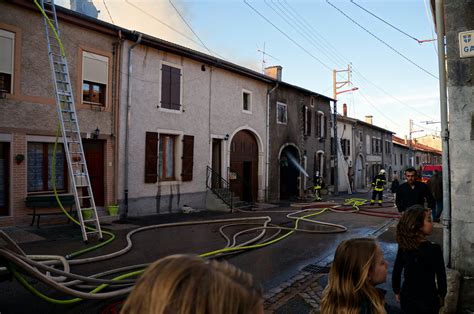 Fait Divers Ce Vendredi Soir Dans Le Village De Bl Nod L S Toul Une Grange Et Une Habitation