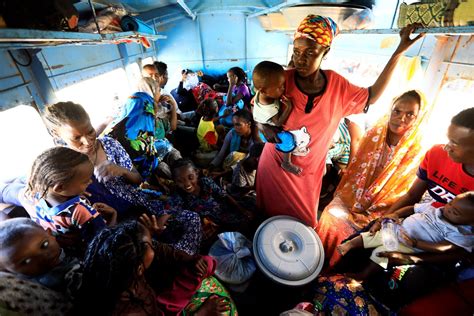 In Photos Ethiopians Cross Into Sudan Fleeing War Daily Sabah