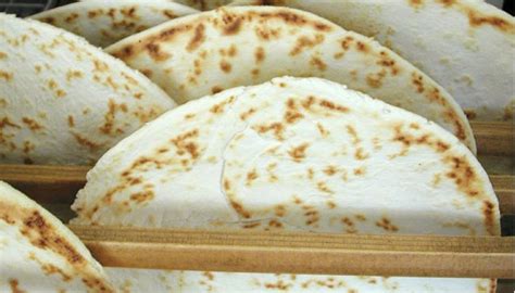 Facendola in casa, avrete modo di stendere/tirare la pasta come preferite… in romagna ad esempio, all'interno la si apprezza un pò più spessa, mentre sulla cosa se la ricetta della piadina romagnola vi è piaciuta ed avete provato a realizzare in casa questa bontà, commentate e condividete il video. Ricetta Piadina romagnola fatta in casa - Le Ricette di ...