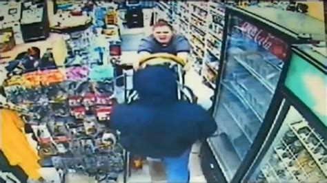Clerk Fights Off Armed Robber Youtube