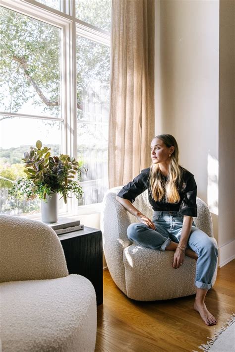 See How This Actress Brings Laid Back La Style To Her Cool Atx Bedroom
