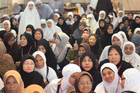 (ianya beroperasi pada isnin sehingga ahad, kecuali pada cuti. Laporan Jemaah Haji Malaysia: Tazkirah Dan Penerangan ...