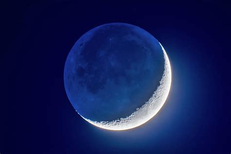 4 Day Old Waxing Crescent Moon Photograph By Alan Dyer