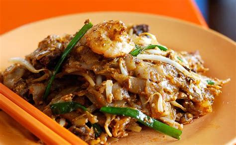 This flavourful noodle dish is the definition of southeast asian comfort serve in a large bowl and scatter over the spring onion to finish. Char Kuey Teow Chinese Style | Sumber informasi masakan ...