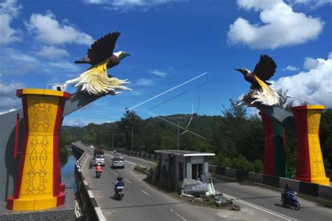 Gapura Khas Papua Jadi Ikon Kota Jayapura Antara Foto