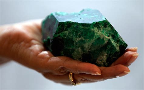 Worlds Biggest Raw Emerald On Display