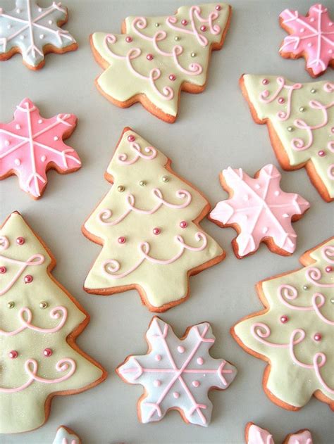 Make 3d christmas trees, bells, stockings and you can see they are simple and really easy to make. Gorgeous Christmas Cookies - Decorate them Yourself! : Let ...