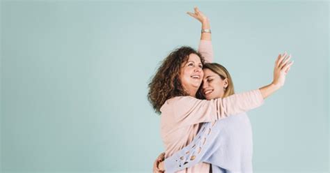 Mengucapkan selamat natal termasuk bentuk bersikap baik kepada penganut agama lain yang allah perintahkan, mengapa mesti dilarang? Ucapan Hari Ibu Yg Sudah Meninggal