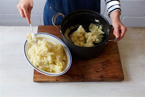 How To Make Mashed Potatoes Features Jamie Oliver Making Mashed