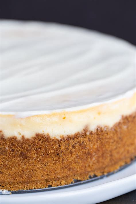 Use the same handheld beater to beat the cream cheese until it's smooth , then add the white chocolate, sour cream (for a slight tang) and some. Cheesecake with Graham Cracker Crust | Cheesecake recipes classic, Cheesecake recipes ...
