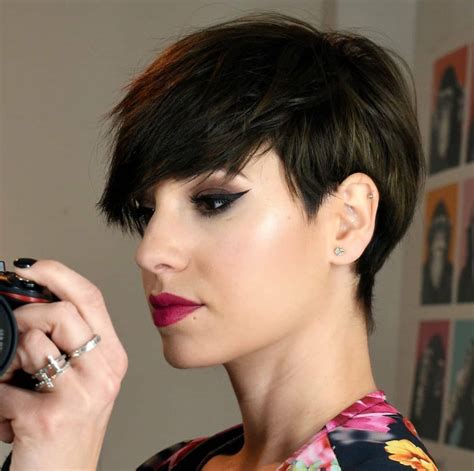 70 Best Short Pixie Haircut And Color Design For Cool Woman Short