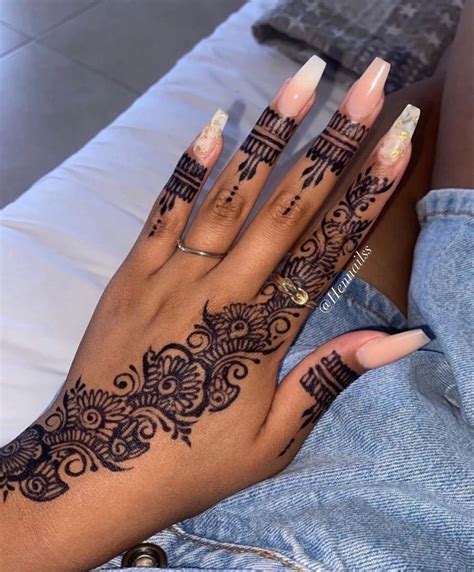 Épinglé Par Henna By Meera Sur Moderate Designs Tatouage Au Henné