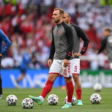 El partido de dinamarca vs. Jugador de Dinamarca se desploma en la cancha en partido ...