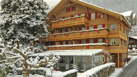 Sie sind ideale ausgangspunkte für ausflüge zu den highlights des berner oberlands. Hotel Alpenblick (Wilderswil) • HolidayCheck (Kanton Bern ...