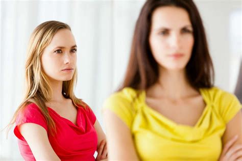 Dear Abby Mom Feels Betrayed By Friend Who Snitched On Her Daughter