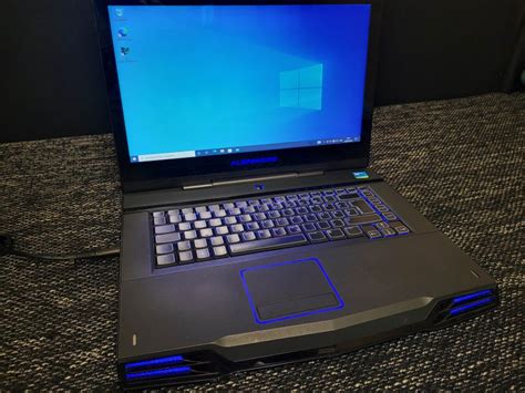Alienware Laptop M15x P08g