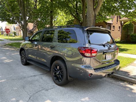Review Update 2021 Toyota Sequoia Falls Behind As It Soldiers On