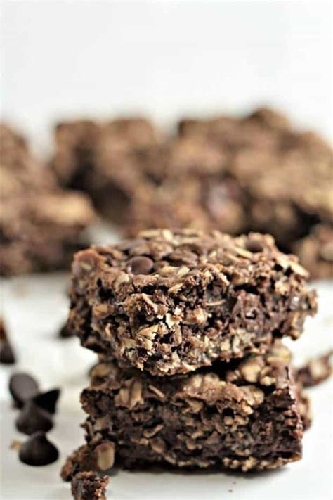I love oatmeal cookies that have as many oats packed in as possible, but often that means they lose softness and moistness, which isn't the case with the bars. Chocolate Chocolate Chip Oatmeal Bars - The Best Blog Recipes