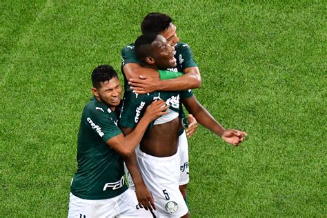 El palmeiras y el sao paulo, indudablemente los dos mejores equipos paulistas, disputarán la finalísima del principal torneo regional de brasil. Palmeiras e Corinthians farão a final do Campeonato ...