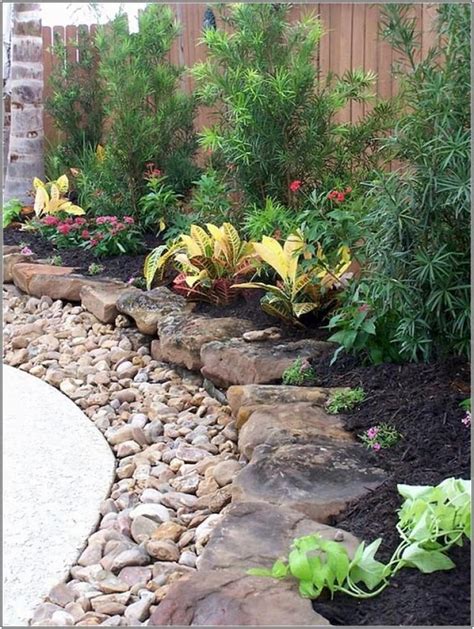American succulent rock gardens are easy to make, sustainable, and demand little water. 40 Beautiful Simple Rock Garden Decor Ideas for Your Front or Back Yard | Small backyard ...