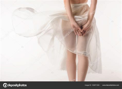 Recortado Vista Sensual Chica Desnuda Falda Gasa Transparente Aislado Blanco fotografía de