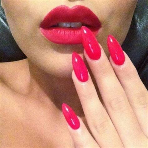 Ongles Griffes Fuchsia Red Stiletto Nails Red Nails Hair And Nails Almond Shape Nails Almond