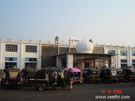 The district has an area of 10,502 km² while according to 2011 census its population is 3,361,292 of which 27.19% were urban. Railway Station - Nanded | Veethi