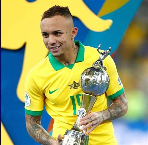 Maybe you would like to learn more about one of these? Everton Sousa Soares, ecco chi è il bomber della nazionale ...