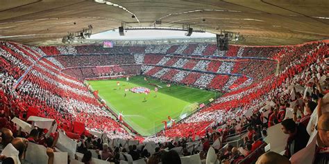 Historical grounds can be chosen as well. Stadion der Woche: Allianz Arena, Lichter-Show in Bayern
