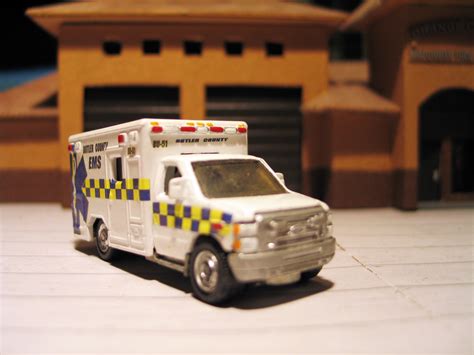 Matchbox Ambulance E 350 Butler County Ems 187 Scale