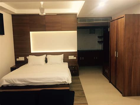 Honeymoon room decoration for some people is very important for a romantic first night plan a wedding is not complete without designing honeymoon by choosing. Athirapally River Resort bedroom - Kerala Tour Packages ...