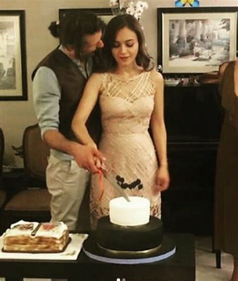 Konuyla ilgili yakınlarına konuşan damla sönmez, evet dedikodular doğru. Damla Sönmez ve Ushan Çakır nişanlandı