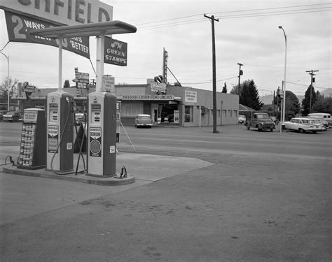 1950s Richfield High Octaneboron Pumps 5x7 Photo 5559 Chevy Wagons