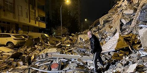 Terremoto Devastante 7 7 In Turchia Migliaia Di Morti E Di Feriti