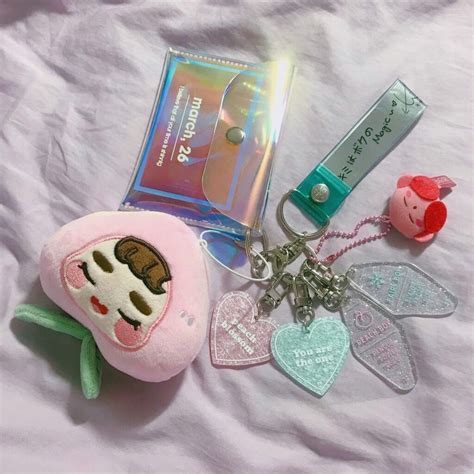 #Korea #keychains #kawaii #kpop #aesthetic | Kpop ... Aesthetic wallpapers iphone wallpaper green mobile wallpaper wallpaper quotes.