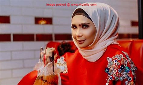 Lahir 9 mac 1974) ialah seorang pelawak, pelakon, pengacara dan penerbit yang terkenal di malaysia. Kumpulan Gambar Instagram Rozita Che Wan | Gambarinsta