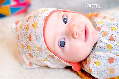 Eine kurze nähanleitung hilft euch, schnell und einfach eine tolle mütze im. FREEBOOK: Babymütze mit Ohrenschutz nähen - Lybstes ...