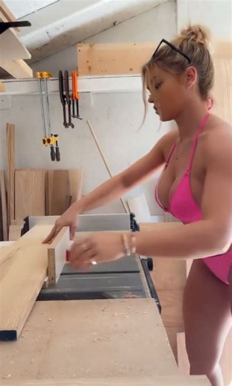 Female Carpenter Leaves Men Distracted When She Dresses Up In Bikini At Work Daily Star
